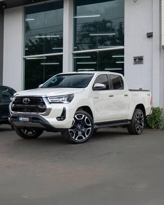 TOYOTA HILUX 2.8 D-4D TURBO DIESEL CD SRX 4X4 AUTOMÁTICO